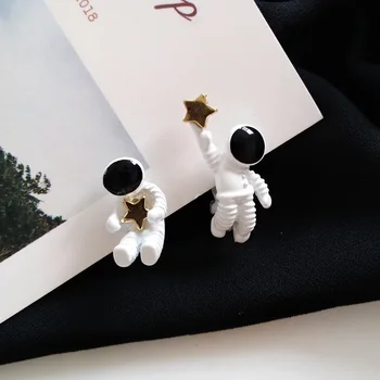 2021 Klajojo Žemėje Japonijos Žvaigždė Skinti Astronautas Astronautas Balta Stereo Nesimetriškas Stud Auskarai Moterims, Mergaitėms, Vaikams