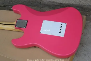 Kinija gitara gamyklos Naujas Klevas fingerboard 6 stygos Tremolo ST Rožinės spalvos Elektrinė Gitara s s s s s s paėmimas nemokamas pristatymas